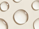 Gouttes de soin sur fond beige Maison Sahéo